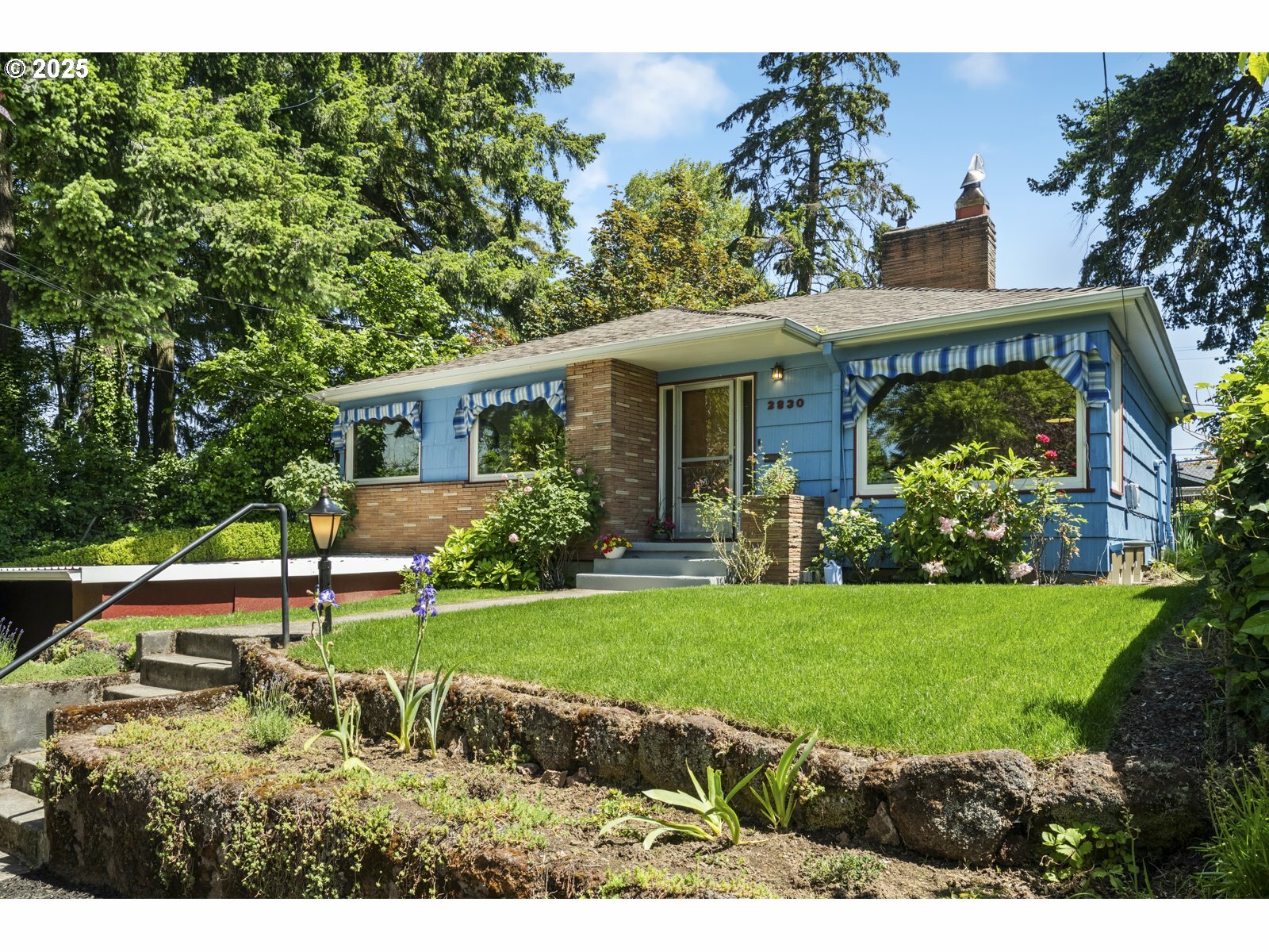 Property Photo:  2830 SE 51st Ave  OR 97206 