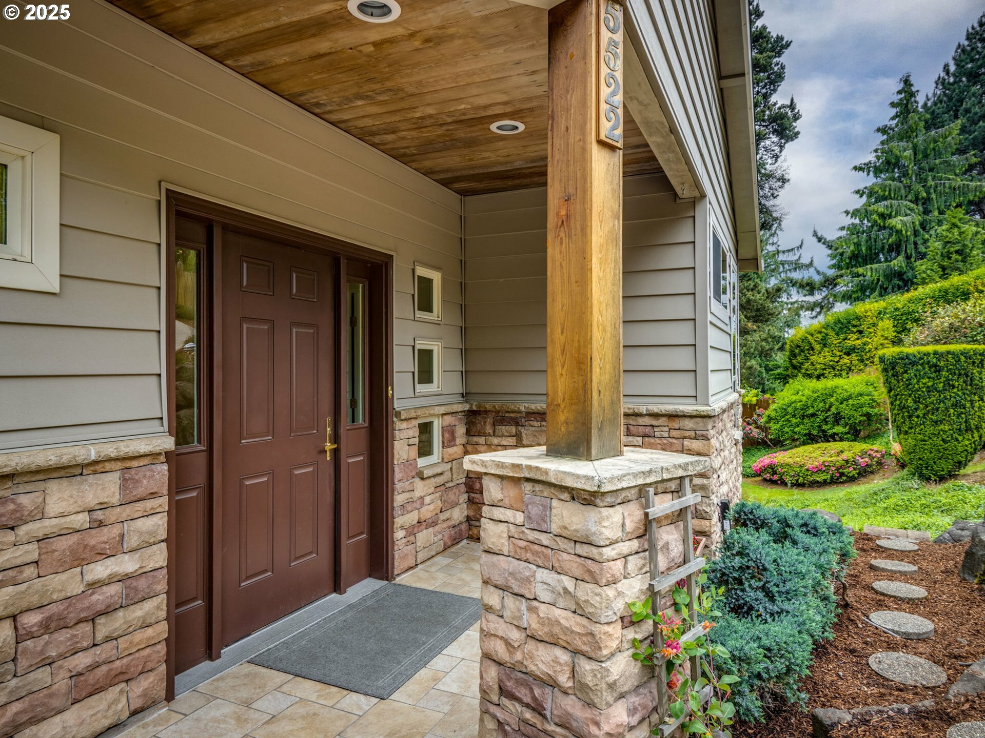 Property Photo:  5522 SW Jefferson St  OR 97221 