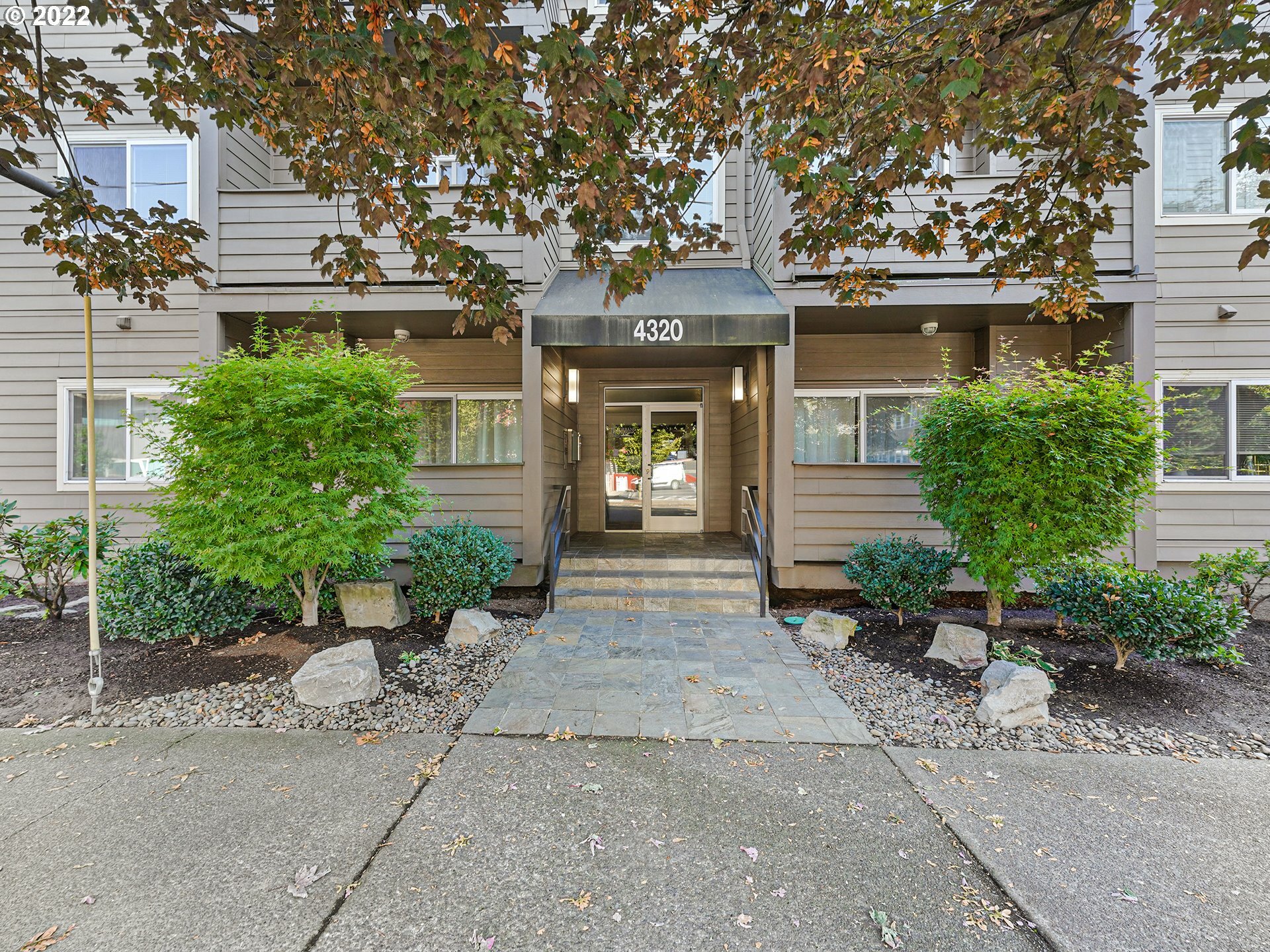 4320 S Corbett Ave  Portland OR 97239 photo