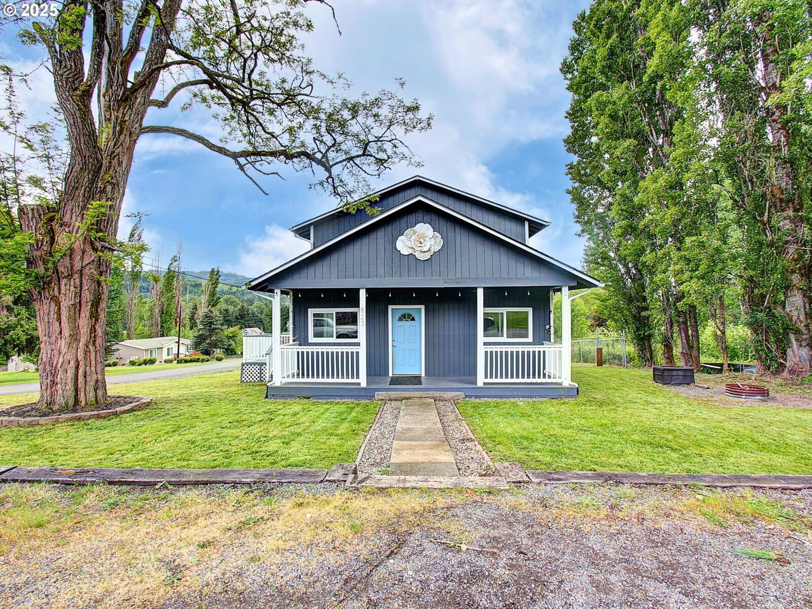 Property Photo: 823 D St WA 98593