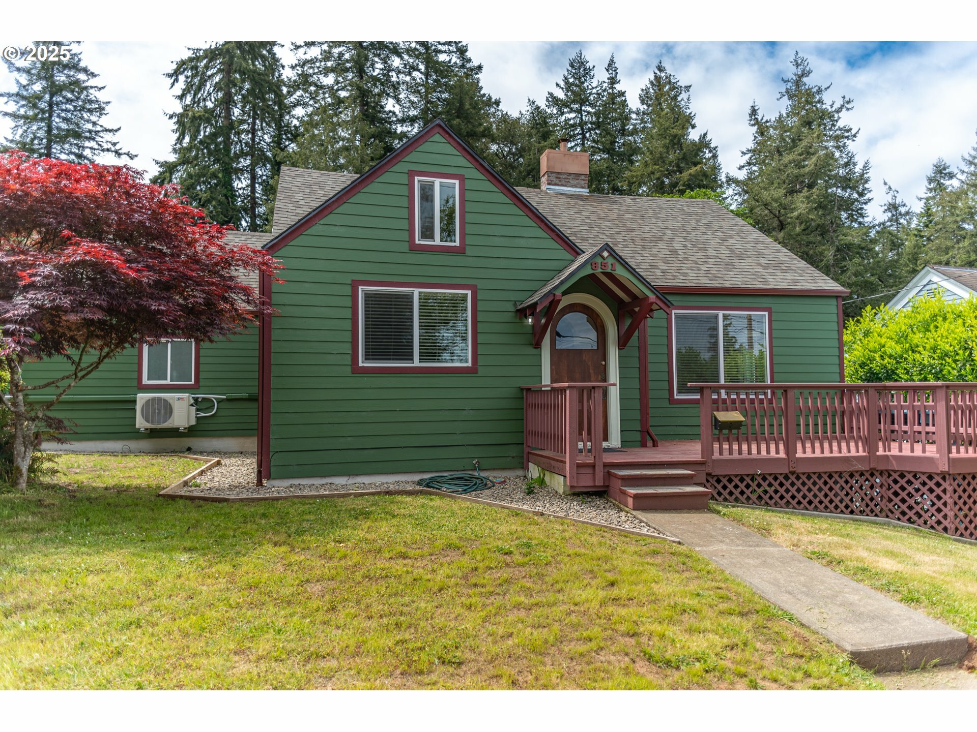 Property Photo: 851 S 1st Ave OR 97423