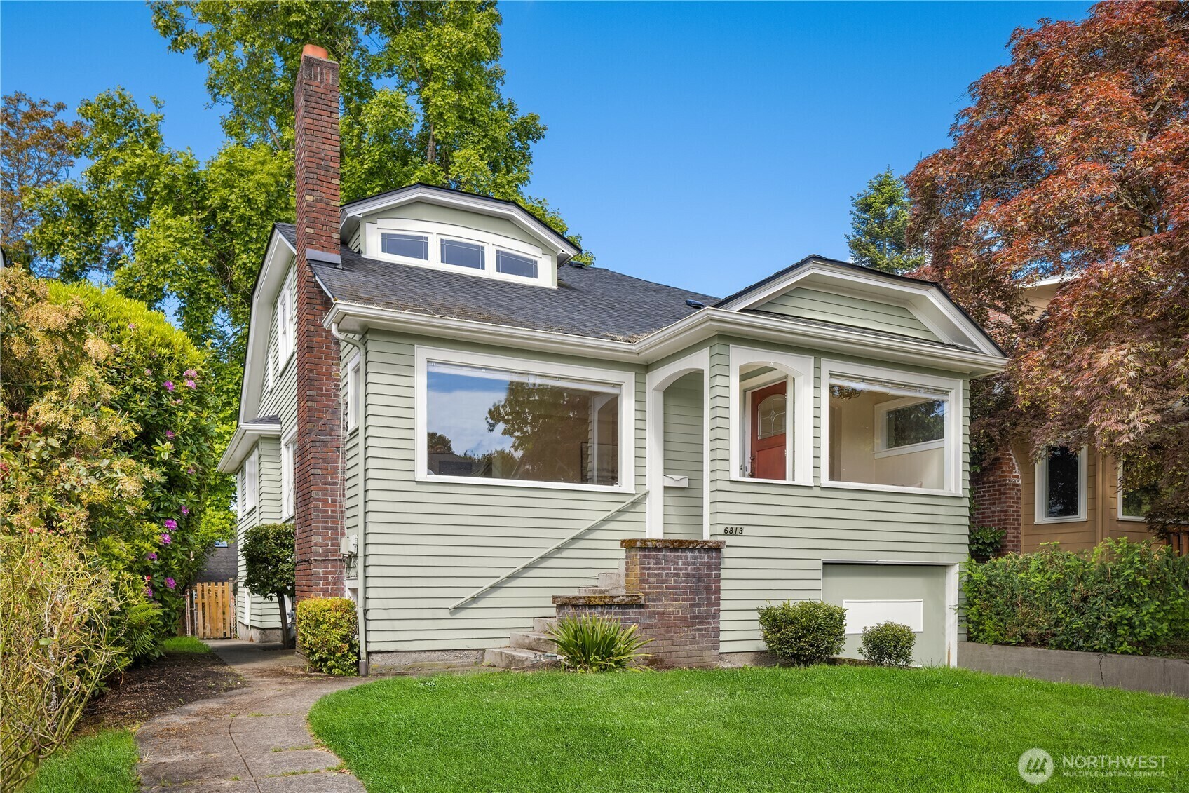 6813  17th Avenue NE  Seattle WA 98115 photo
