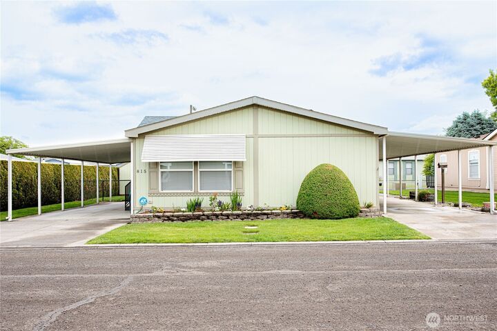 Property Photo:  815 NE Karol Loop  WA 99324 