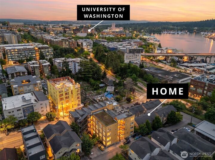 Property Photo:  672 NE 40th St  WA 98105 