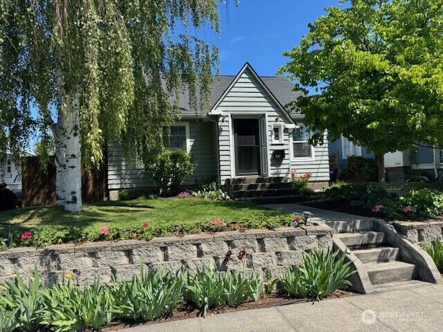 Property Photo:  1013  University  WA 99362 