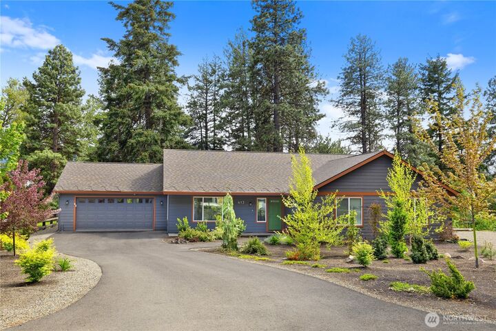 Property Photo: 413 W Sixth Street WA 98922