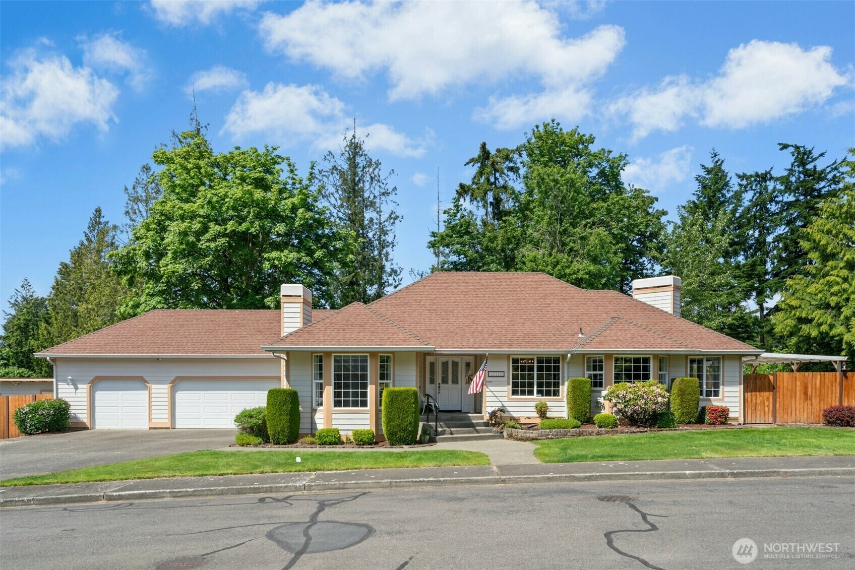 Property Photo: 10116 SE 188th Street WA 98055