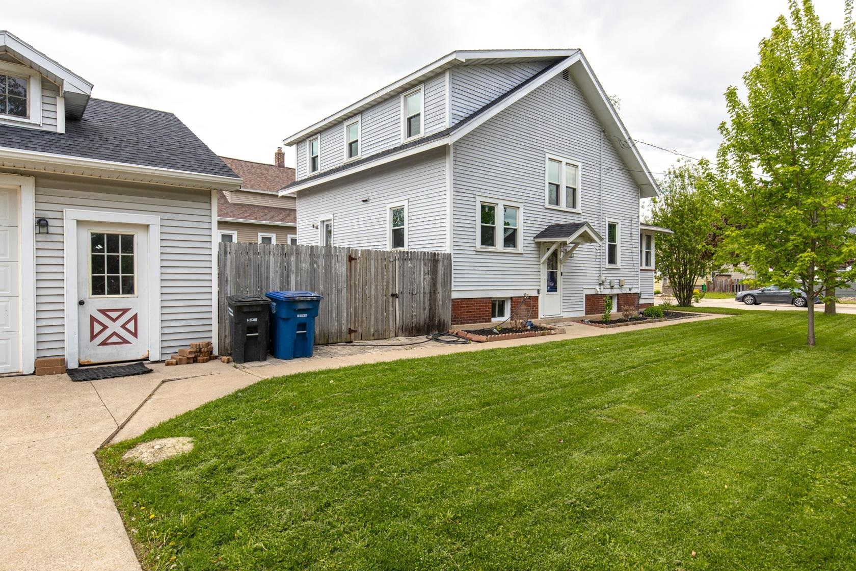Property Photo:  805 W 9th Avenue  WI 54902 