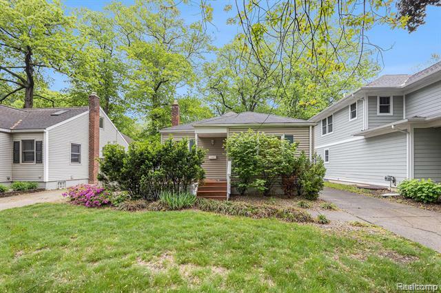 306 N Vermont Avenue  Royal Oak MI 48067 photo