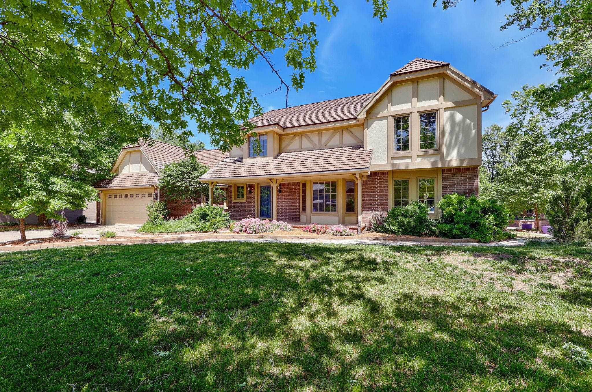 Property Photo: 2530 N Greenleaf Ct KS 67226
