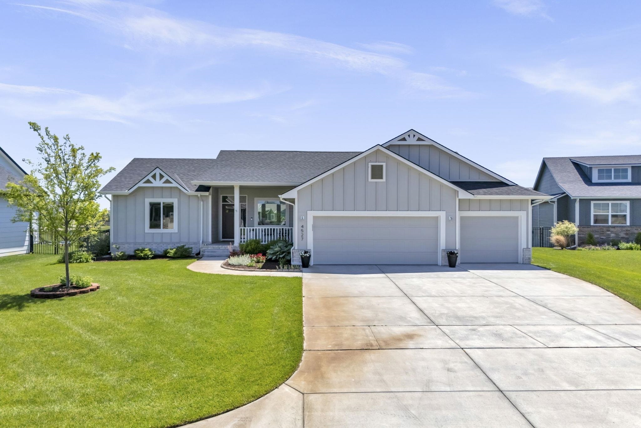 Property Photo: 4527 N Sunny Cir KS 67205