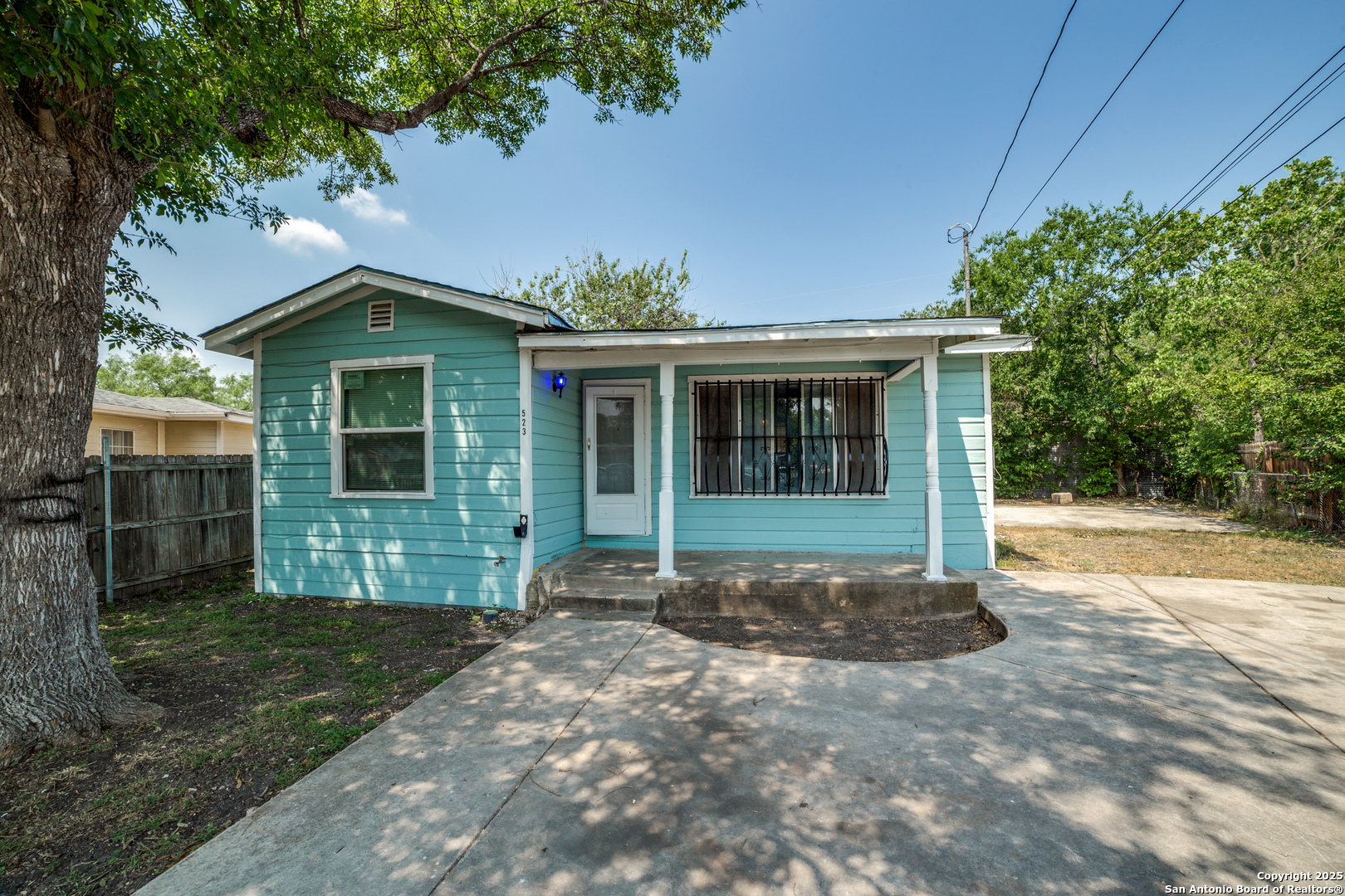 Property Photo: 523 Bangor TX 78228