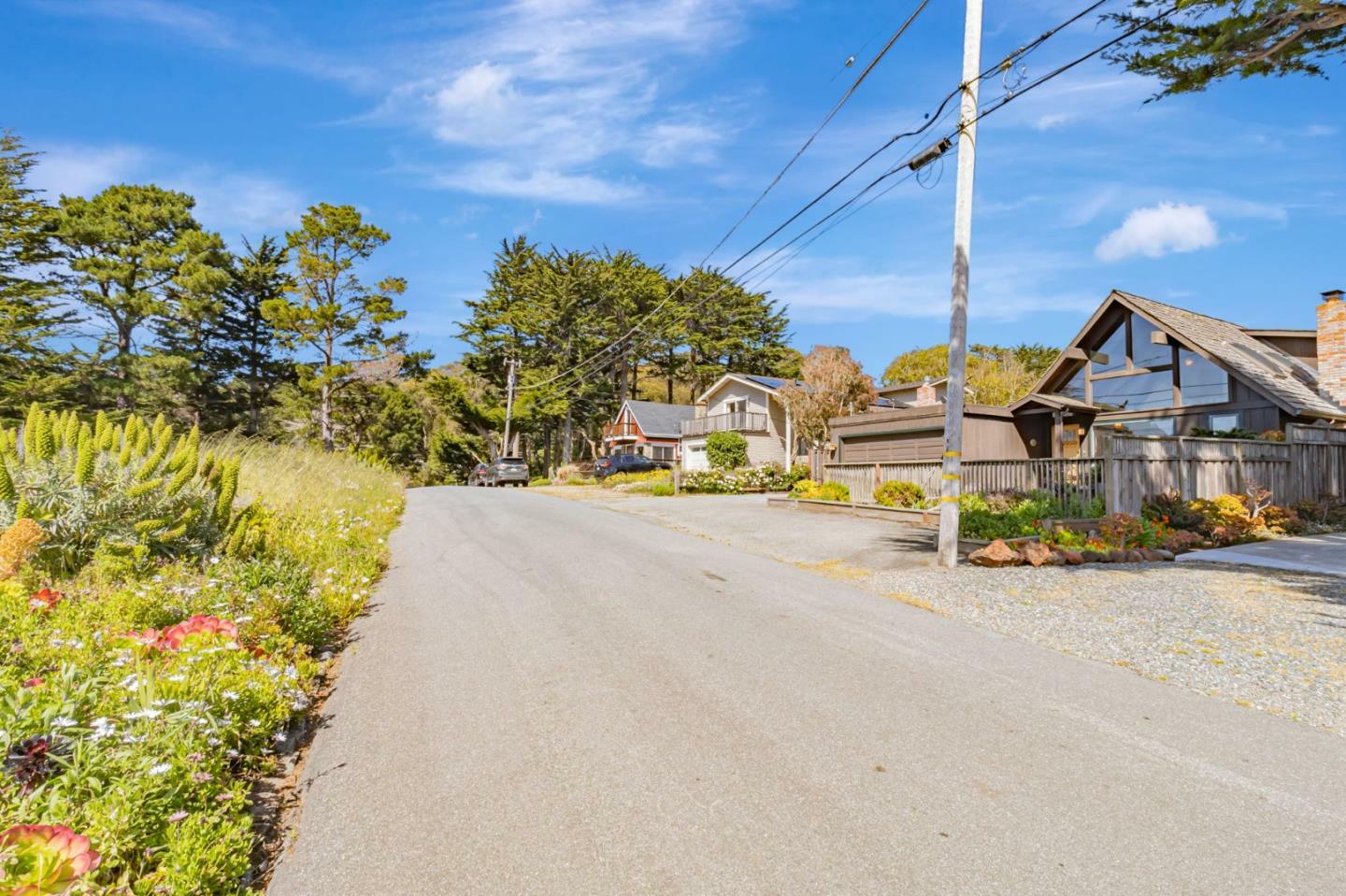 Property Photo: 1025 Tamarind Street CA 94037