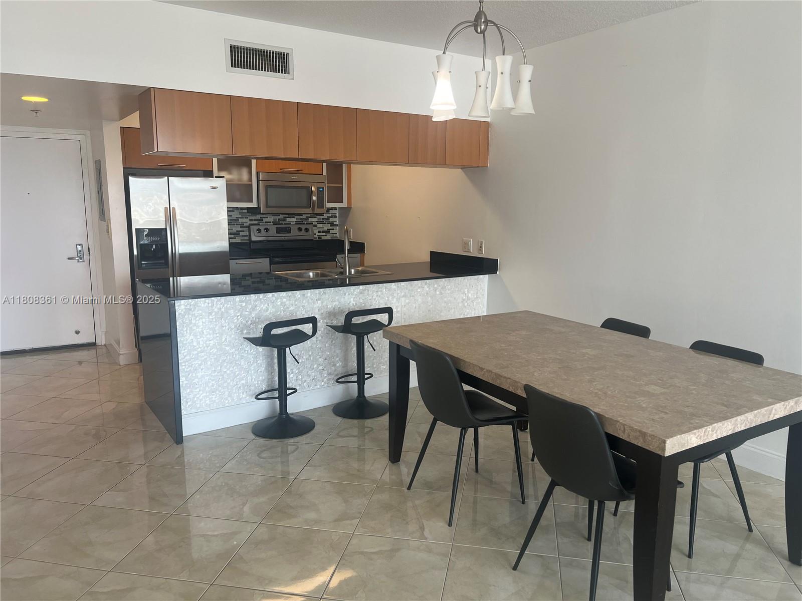 Property Photo: 1750 N Bayshore Dr 1410 FL 33132