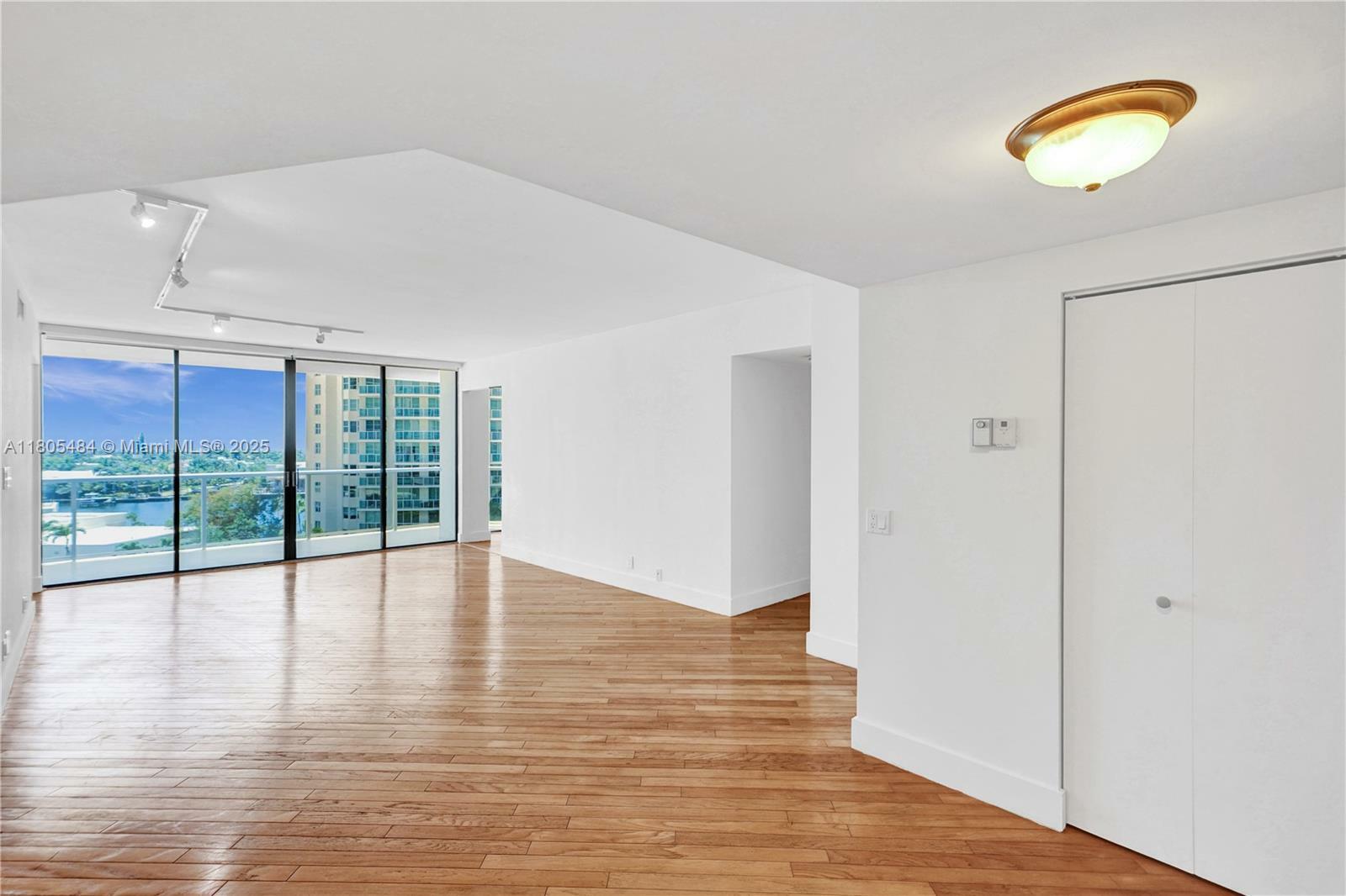 Property Photo: 20281 E Country Club Dr 412 FL 33180