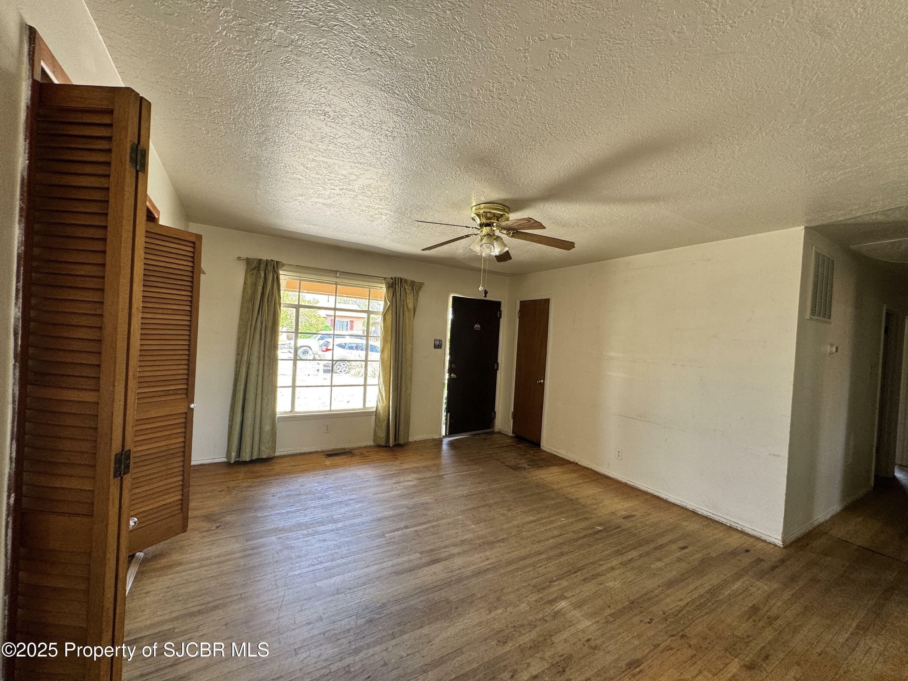 Property Photo: 607 E 16th Street NM 87401