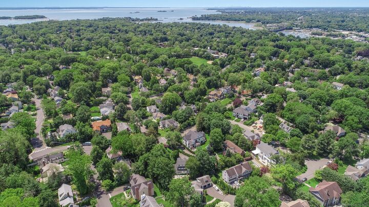 Property Photo:  101 Lockwood Road  CT 06878 