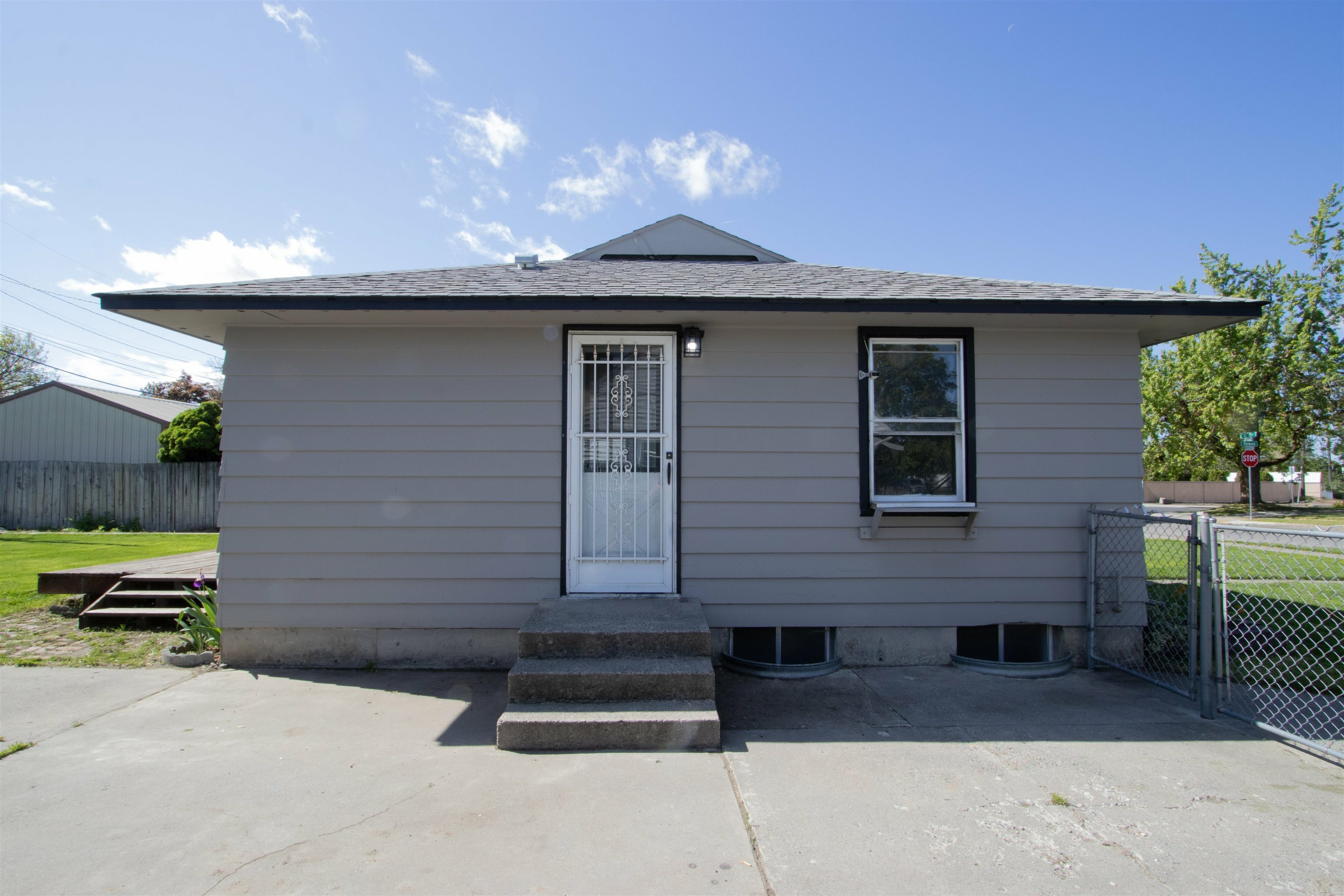 Property Photo: 5512 N G St WA 99205