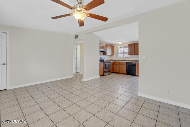 Property Photo: 2821 N Columbus Boulevard 11 AZ 85712