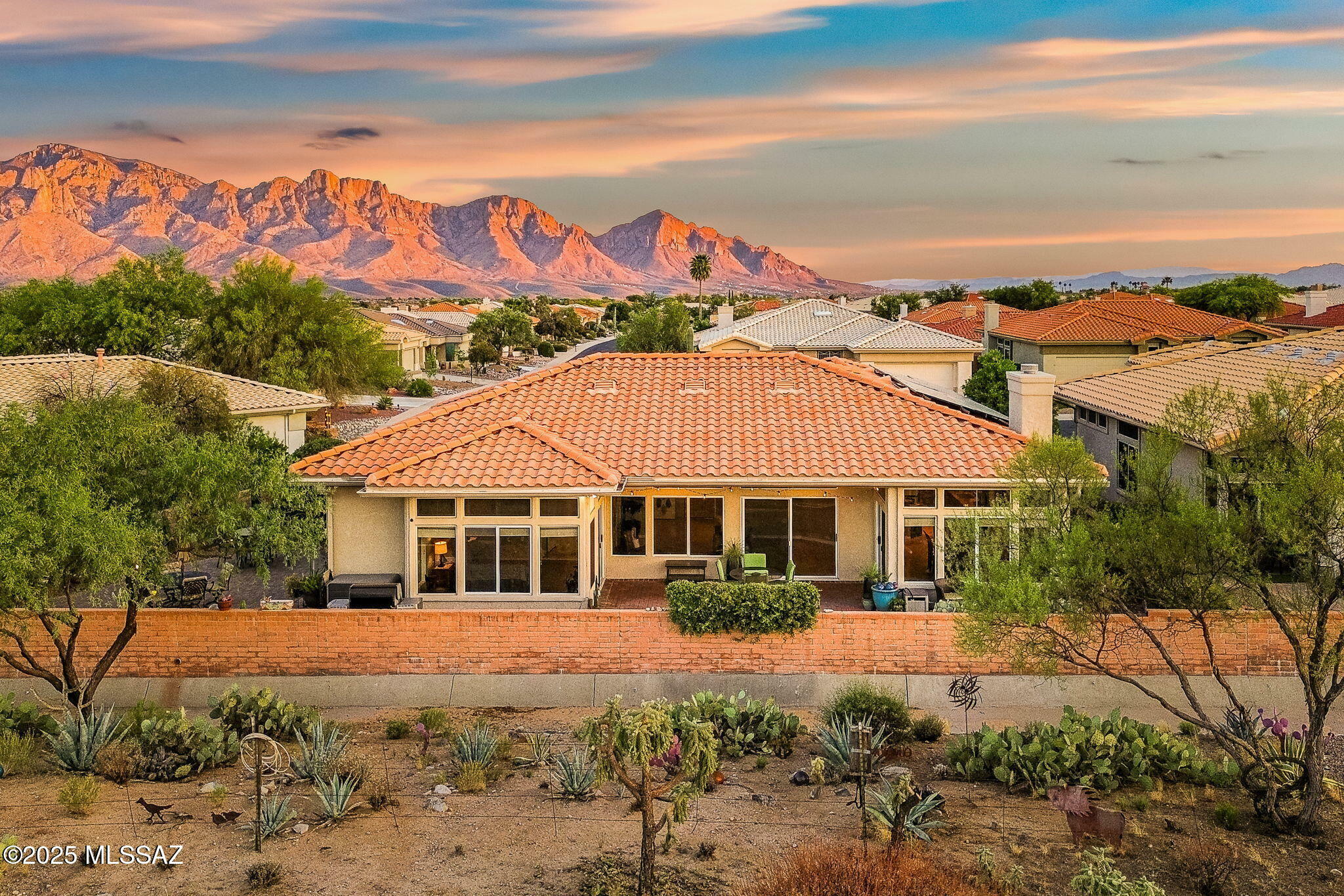 Property Photo: 1861 E Crown Ridge Way AZ 85755