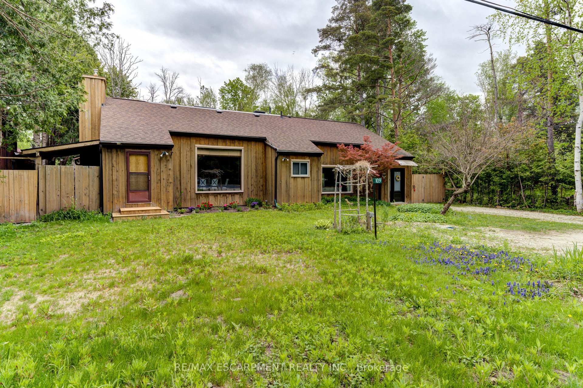 Property Photo: 109 Hope Street ON L9Y 0L1
