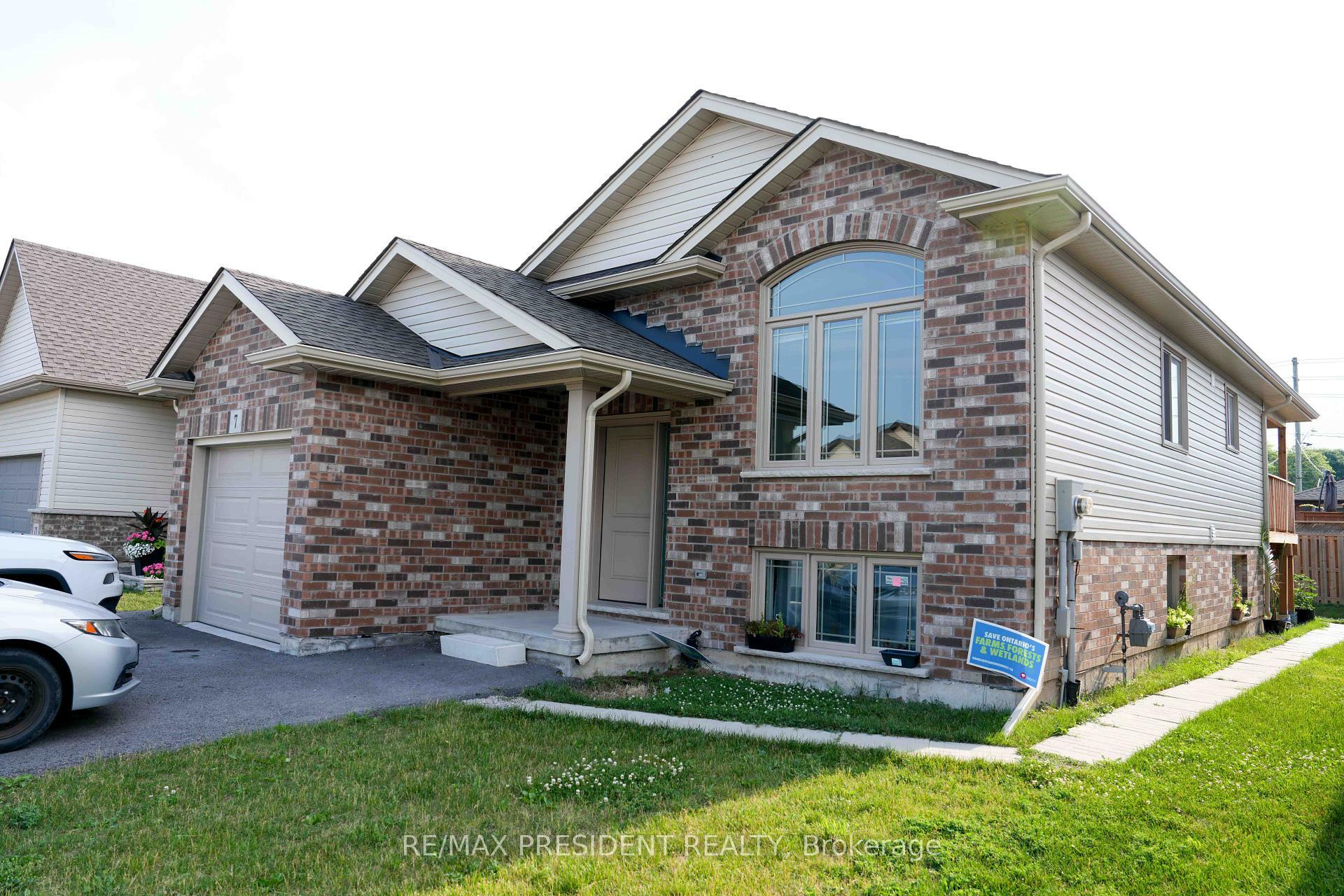 Property Photo:  7 Berkshire Drive  ON L2M 3Y3 