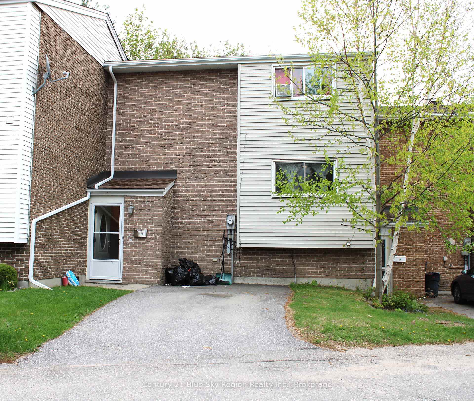 Property Photo: 621 Gormanville Road 6 ON P1B 8N9
