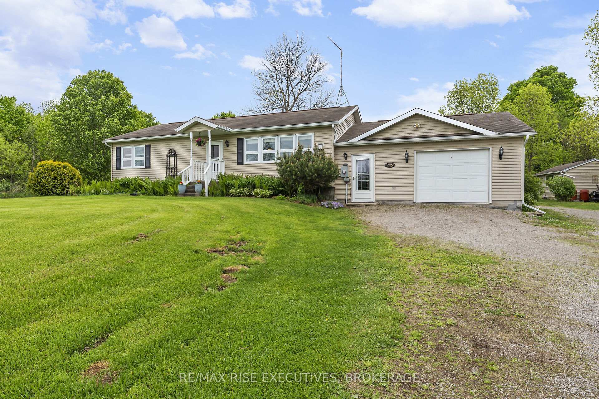 Property Photo: 2329 Harlem Road ON K0G 1V0