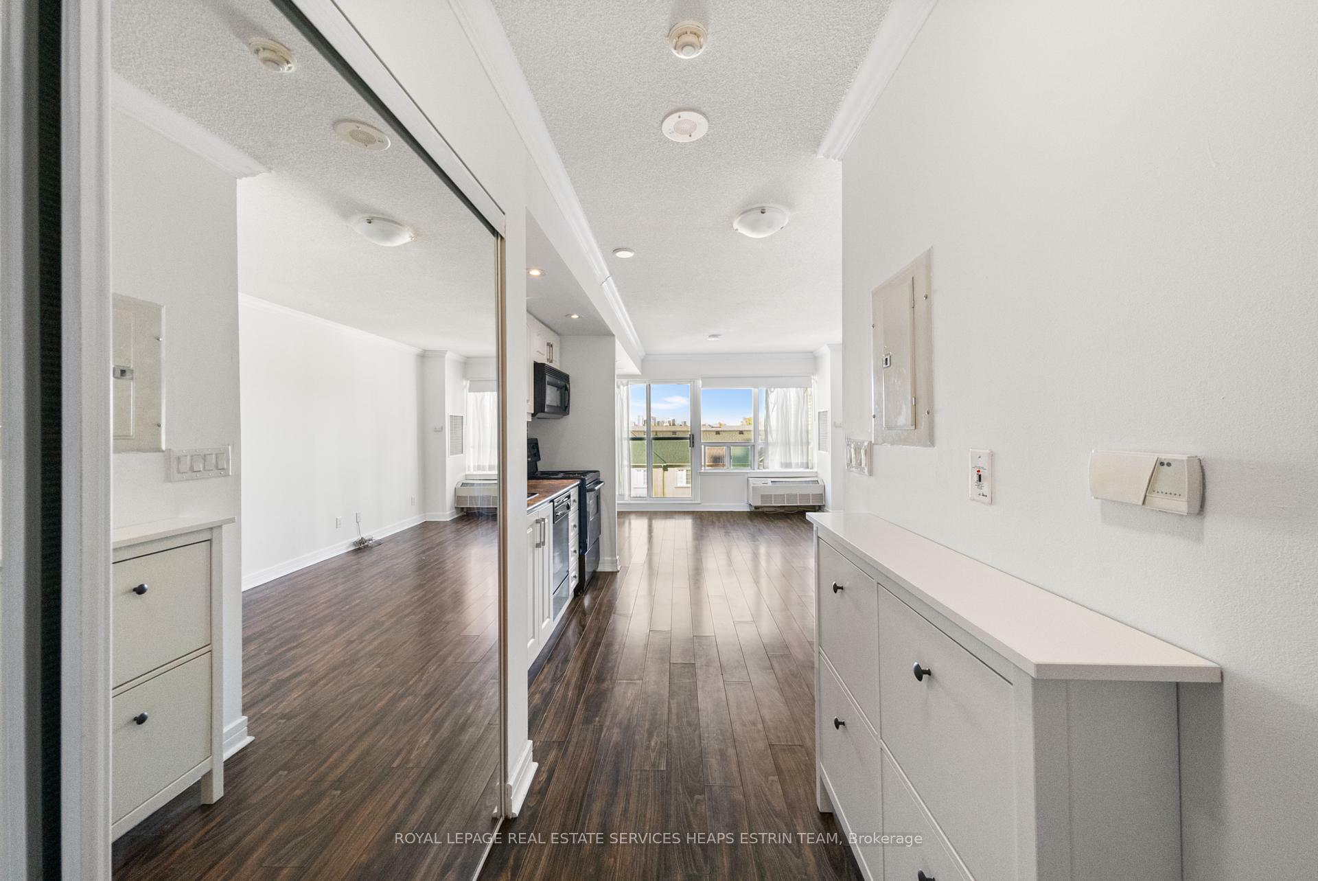 Property Photo: 19 Avondale Avenue 411 ON M2N 0A6