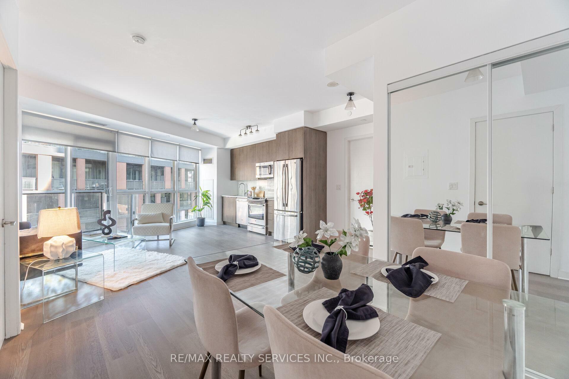Property Photo: 50 Bruyeres Mews 615 ON M5V 0H8