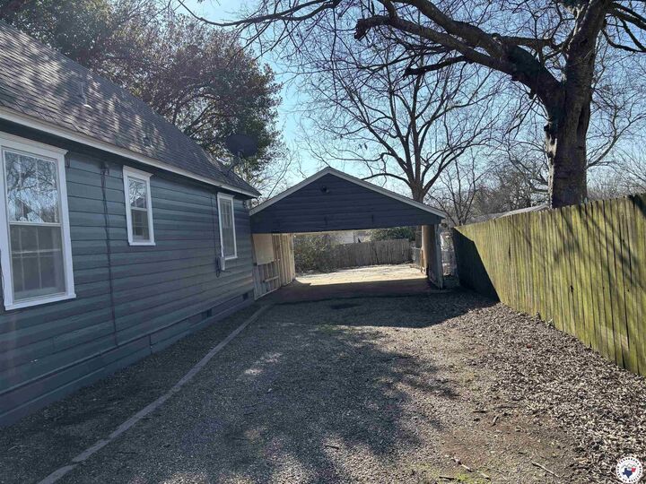 Property Photo:  1100 W Jackson  TX 75426 