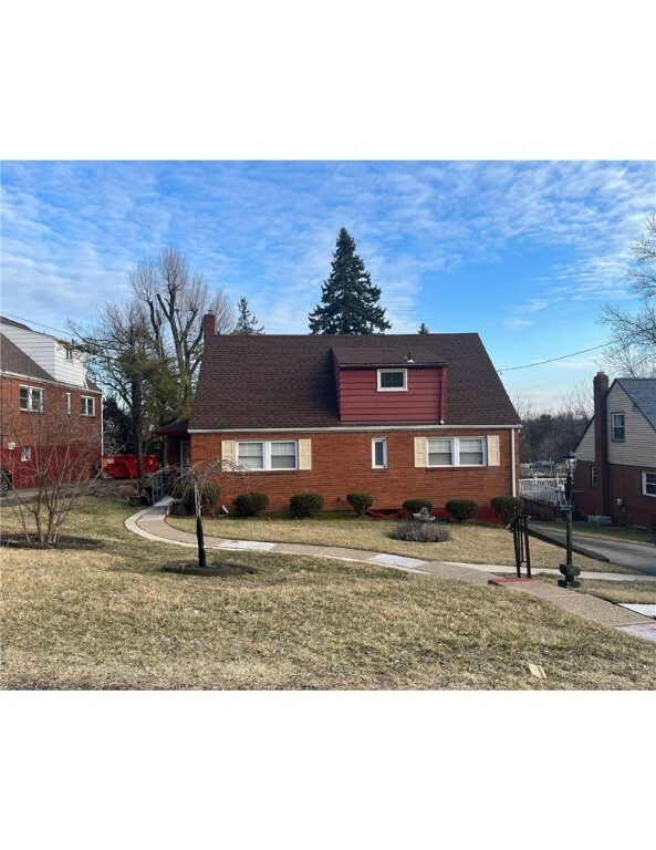 Property Photo: 5 Barton Dr PA 15221