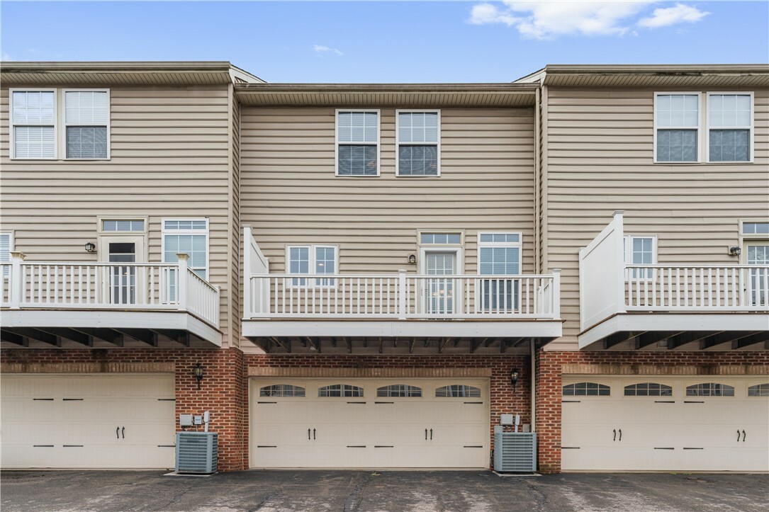 Property Photo:  3005 Village Run Rd  PA 15090 