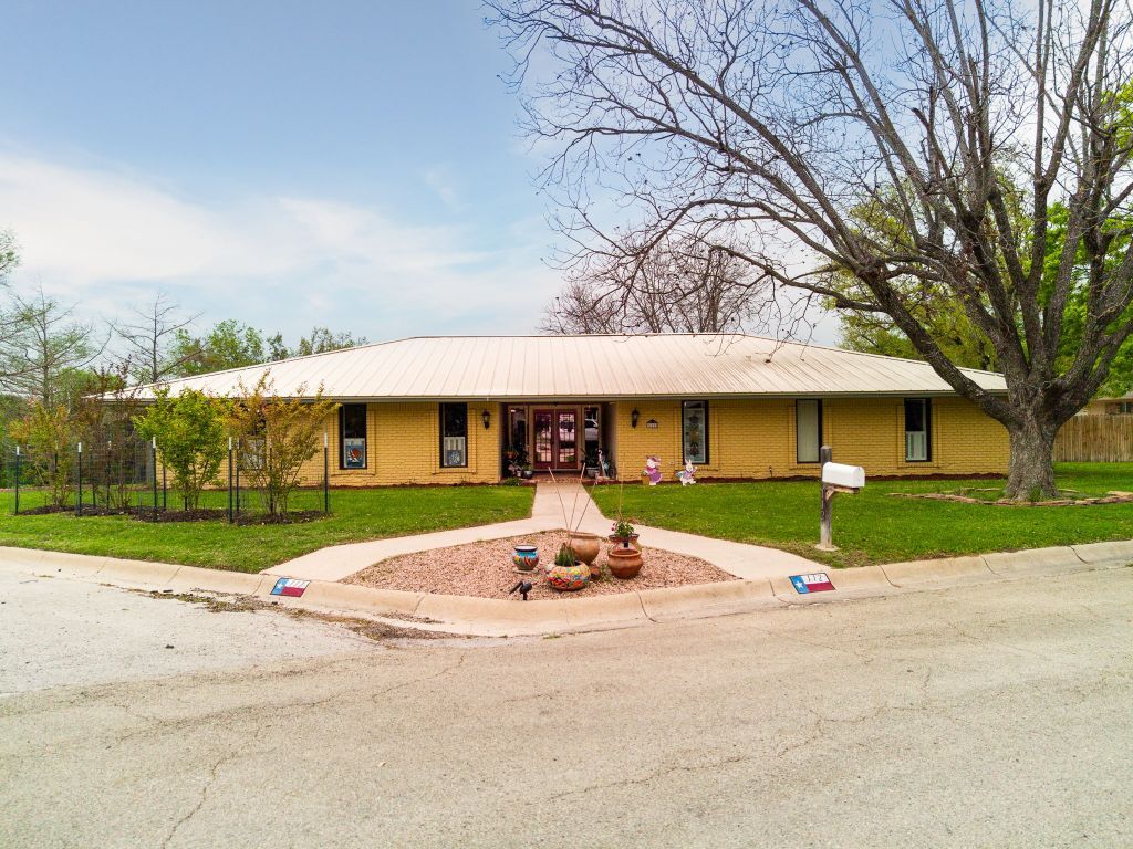 112 Skipcha Trail  Lampasas TX 76550 photo