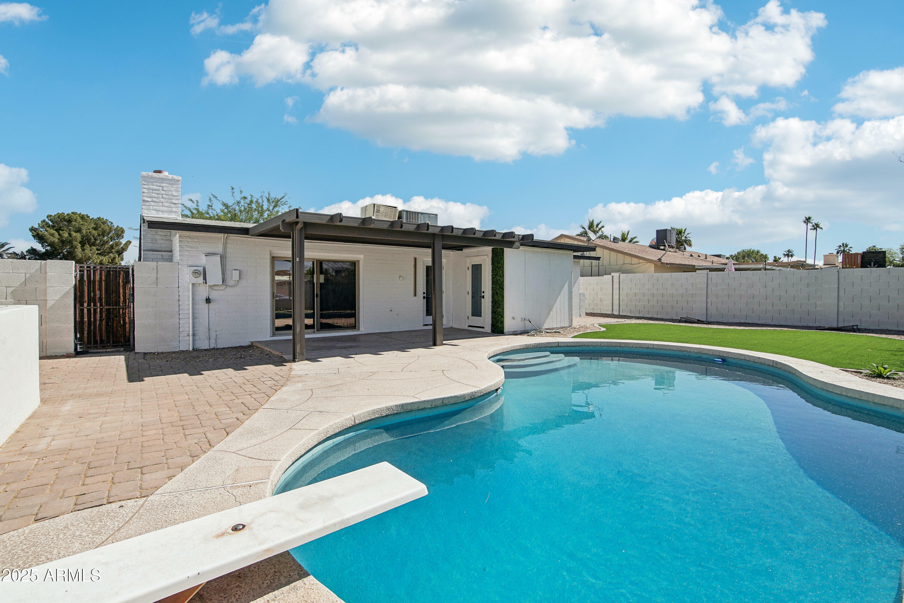 Property Photo: 1653 E Palmcroft Drive AZ 85282