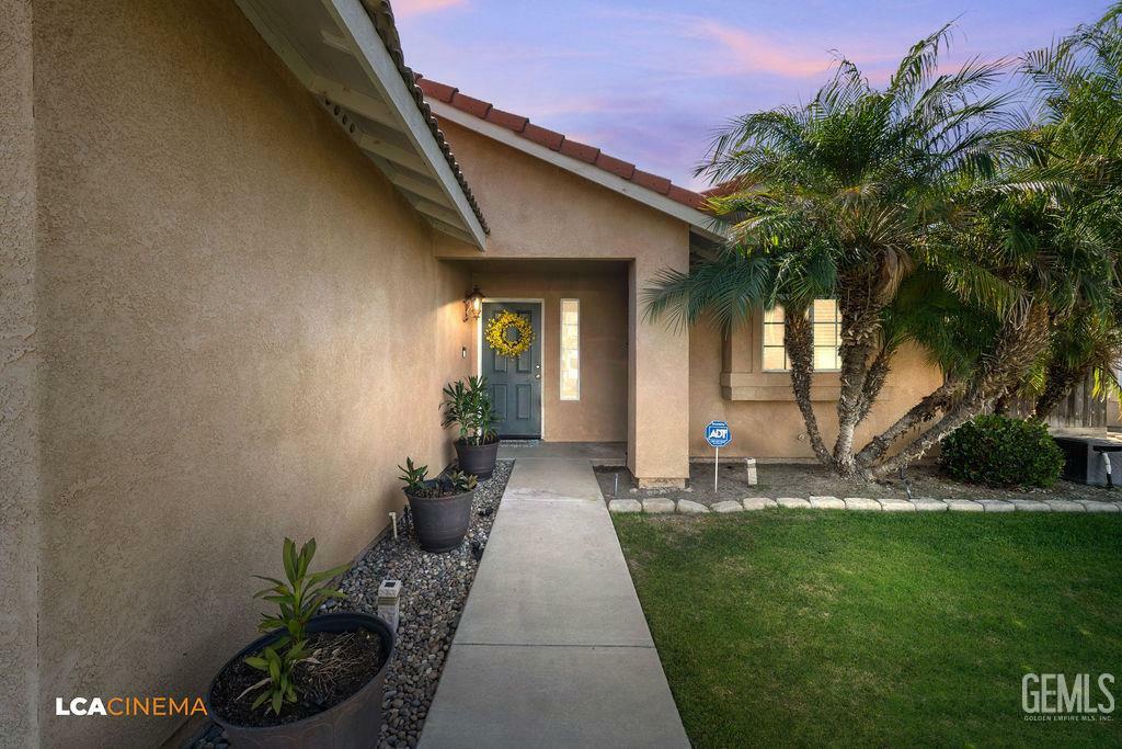 Property Photo: 2119 Maganda Avenue CA 93215