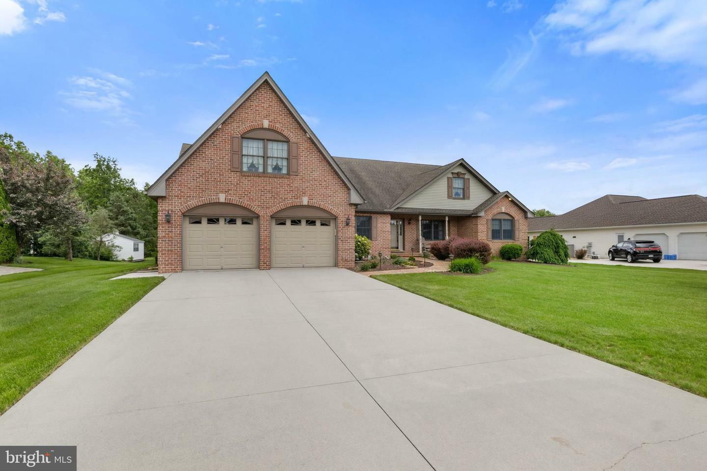 Property Photo: 25 Warm Breeze Court PA 17331