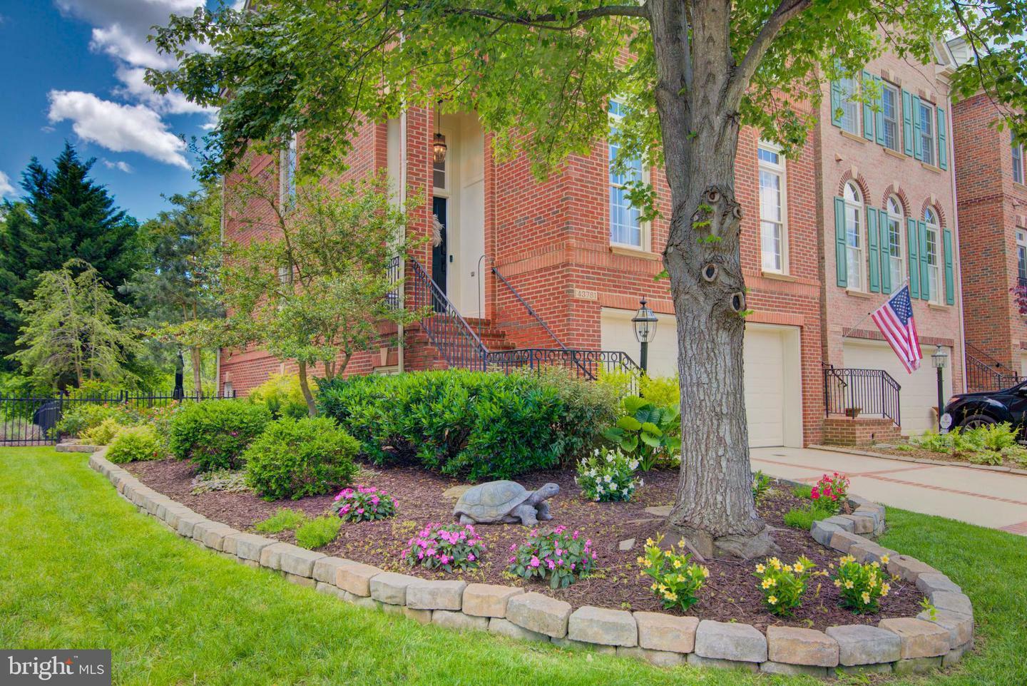 Property Photo: 43781 Bent Creek Terrace VA 20176