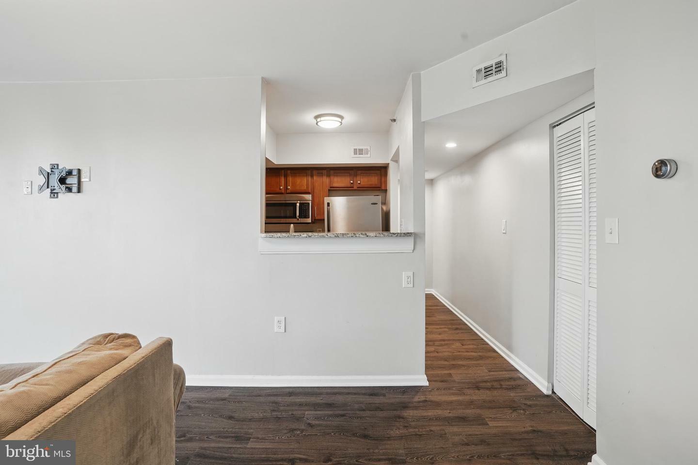 Property Photo: 1001 Randolph Street N 523 VA 22201