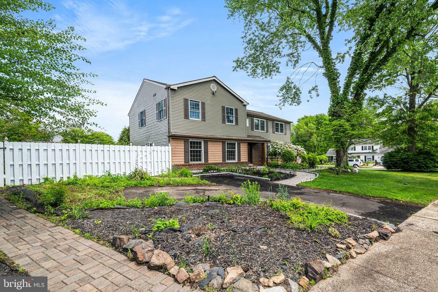 Property Photo: 1531 Wheatfield Lane PA 18974
