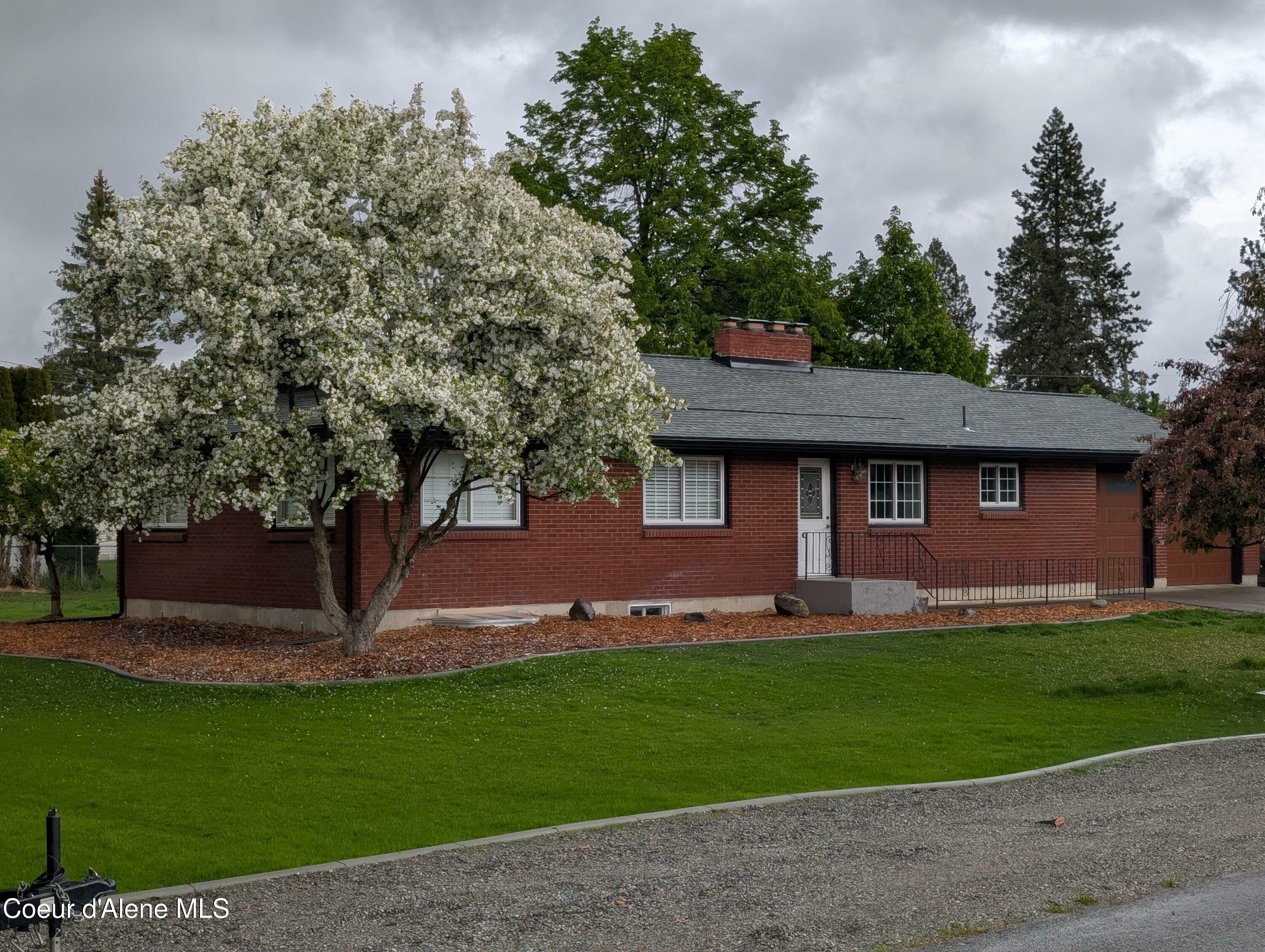 Property Photo: 1305 E Victoria St ID 83835