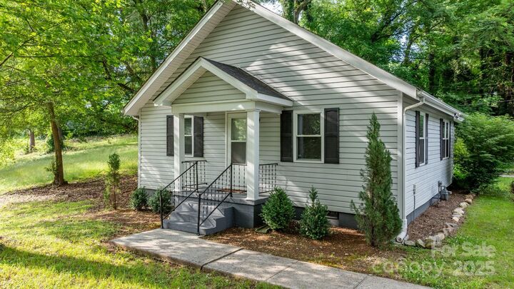 352 18th Avenue NE  Hickory NC 28601 photo