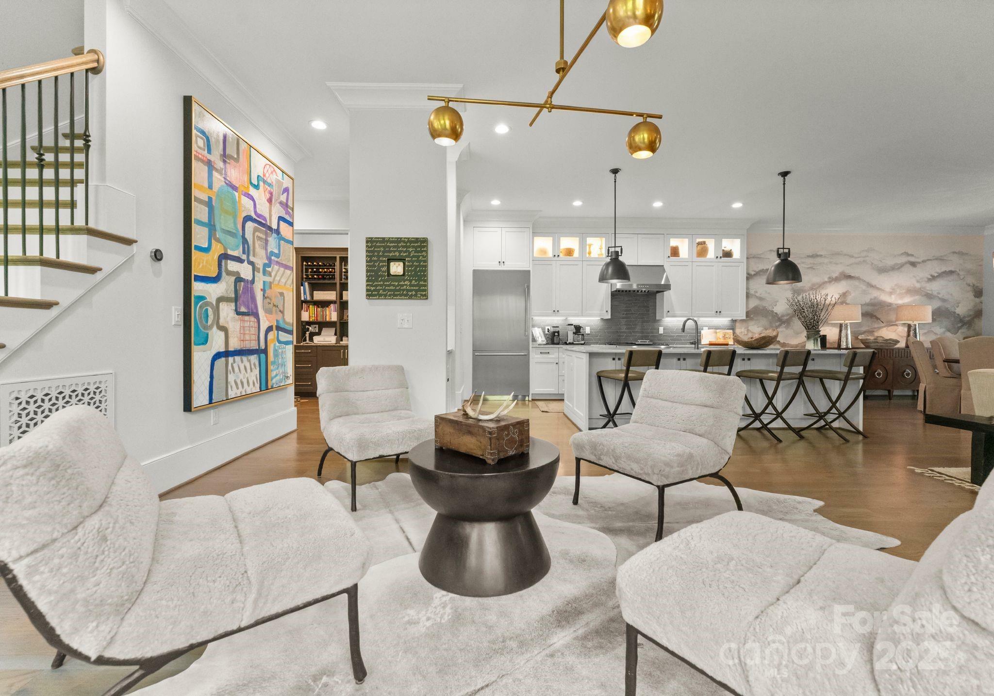 Property Photo: 1160 S Kings Drive NC 28207