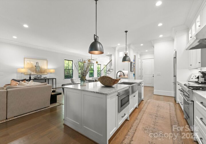 Property Photo: 1160 S Kings Drive NC 28207