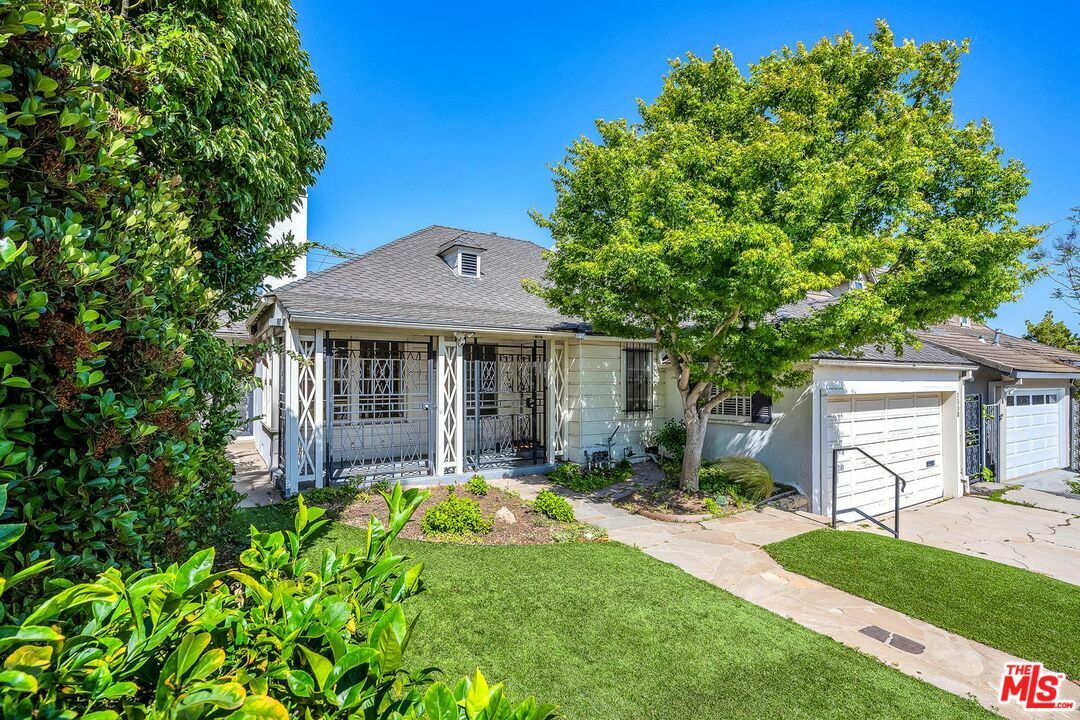 Property Photo: 1358 Woodruff Ave CA 90024