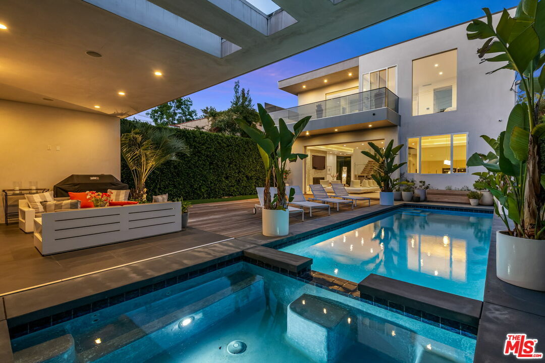 Property Photo: 741 N Fuller Ave CA 90046