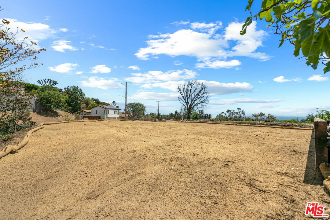 Property Photo: 1101 Las Pulgas Pl CA 90272