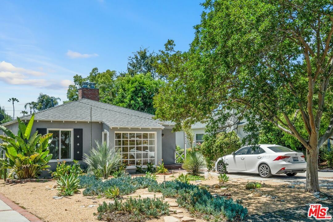 Property Photo: 14348 Collins St CA 91401