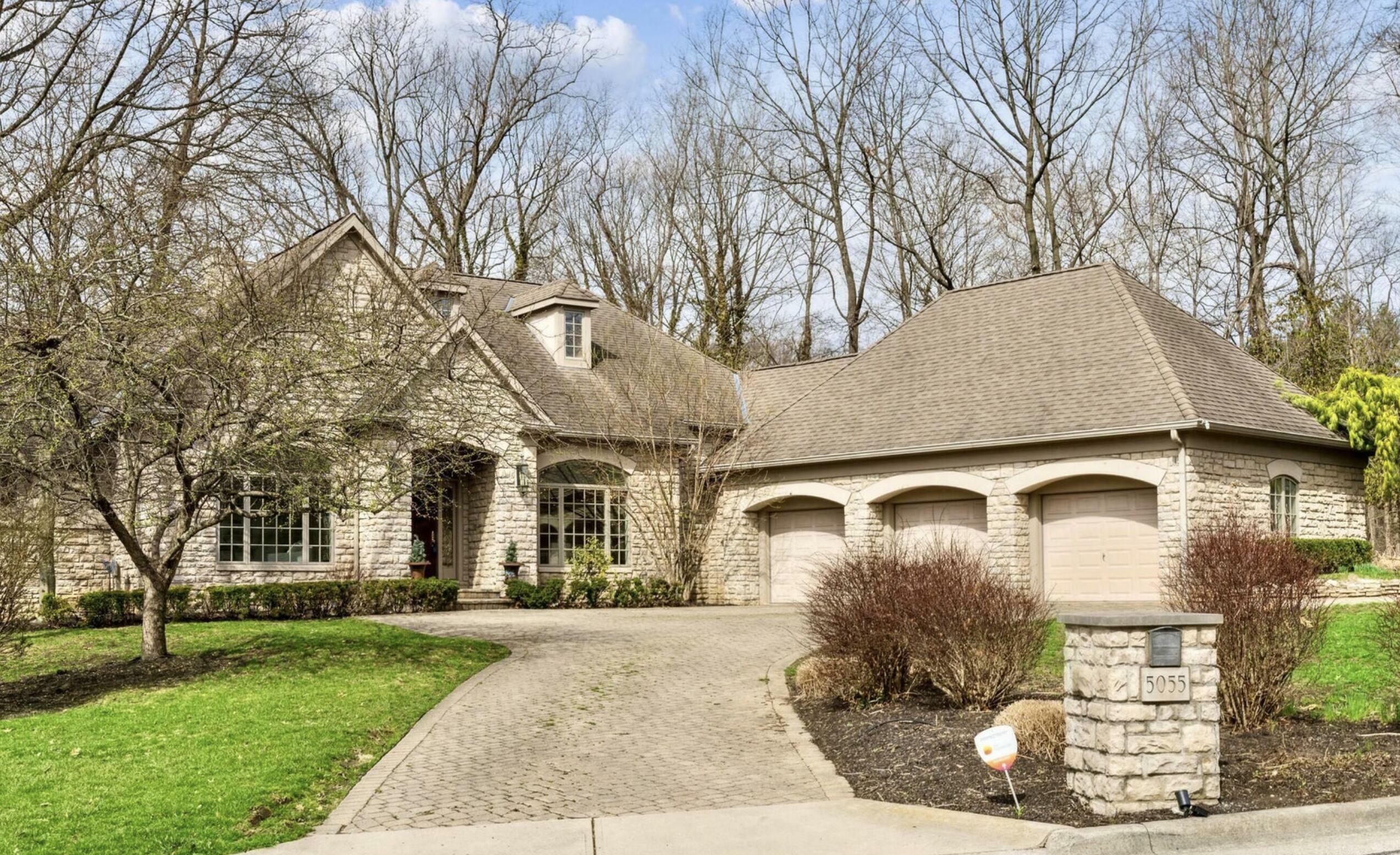 Property Photo: 5055 Slate Run Woods Court OH 43220