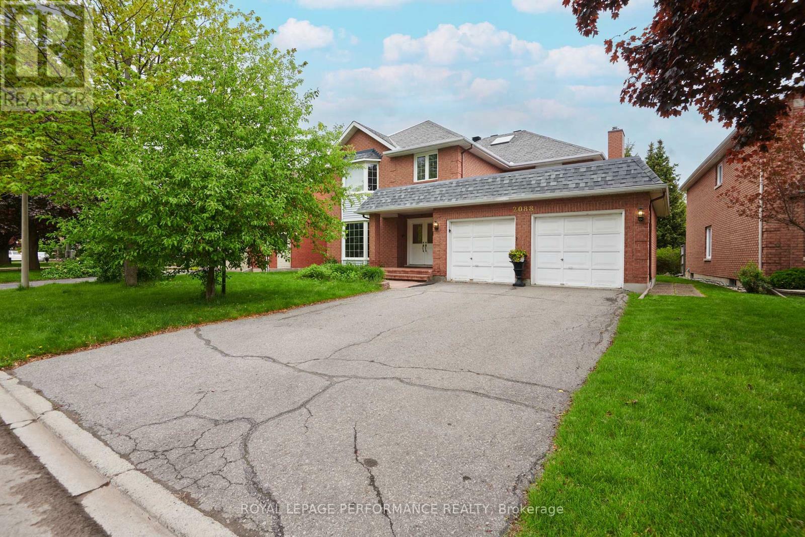 Property Photo:  2088 Lamira Street  ON K1H 8P1 